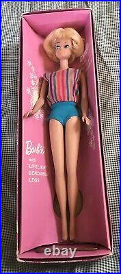 1964 MATTEL BLONDE AMERICAN GIRL BARBIE WithLIFELIKE BENDABLE LEGS. BOX & STAND