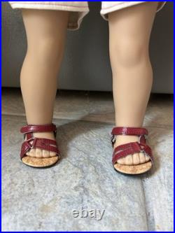 2007 American Girl GOTY Girl Of The Year Nicki Doll With Tie Top Outfit And Book