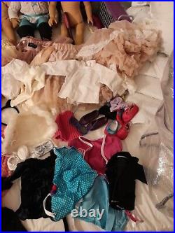 4 American Girl Dolls And Many Accesories