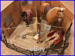 AMERICAN GIRL DOLL Felicity's Colonial Horse Stable, Patriot Foal, & Palomino