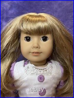 American Girl Doll Gwen Thompson Near Mint In Box withStand