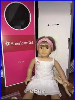 American Girl GWEN Friend of Doll of the Year Chrissa + Book Gorgeous! In box