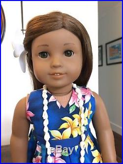American Girl Kanani GOTY 2011 Doll, Hawaiian outfit, hair clip, shoes, book
