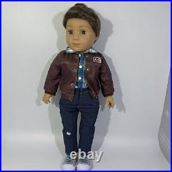 American Girl Logan Everett 2014 Boy Doll 18 Brown Hair Grey Eyes with 2 Outfits