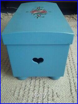 American Girl Pleasant Company Kirsten's Blue Trunk Chest WITH matching Bed