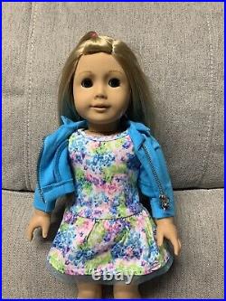 American Girl Truly Me Doll Caramel Blonde Hair Blue Eyes Earrings Extra Outfit