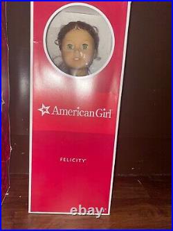 American girl Elizabeth doll WITH original box + clothes, in great condition