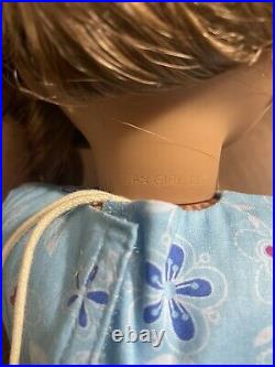 American girl Kanani Doll In Meet Outfit With Necklace Barrette&Book