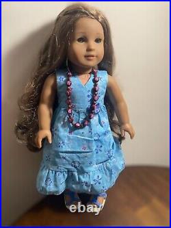 American girl Kanani Doll In Meet Outfit With Necklace Barrette&Book