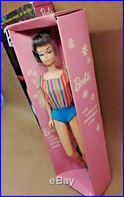 Barbie American Girl Bend Leg Doll Brunette With original box, accessories, stand