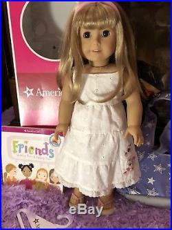EUC American Girl Doll Gwen in meet outfit, book, pet coconut and extra outfits