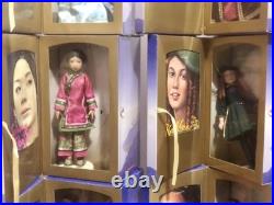 Girls Of Many Lands Dolls By American Girl 8 dolls Withboxes Books & display shelf