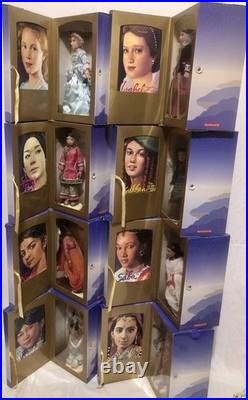 Girls Of Many Lands Dolls By American Girl 8 dolls Withboxes Books & display shelf