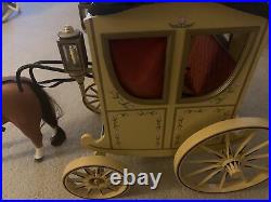 Rare AMERICAN GIRL DOLL Felicity COLONIAL CARRIAGE WITH Horse & ACCESSORIES