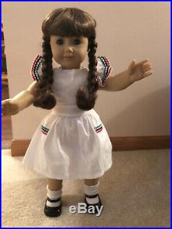Retired Molly McIntire American Girl Doll + 2 outfits, book, Excellent Condition